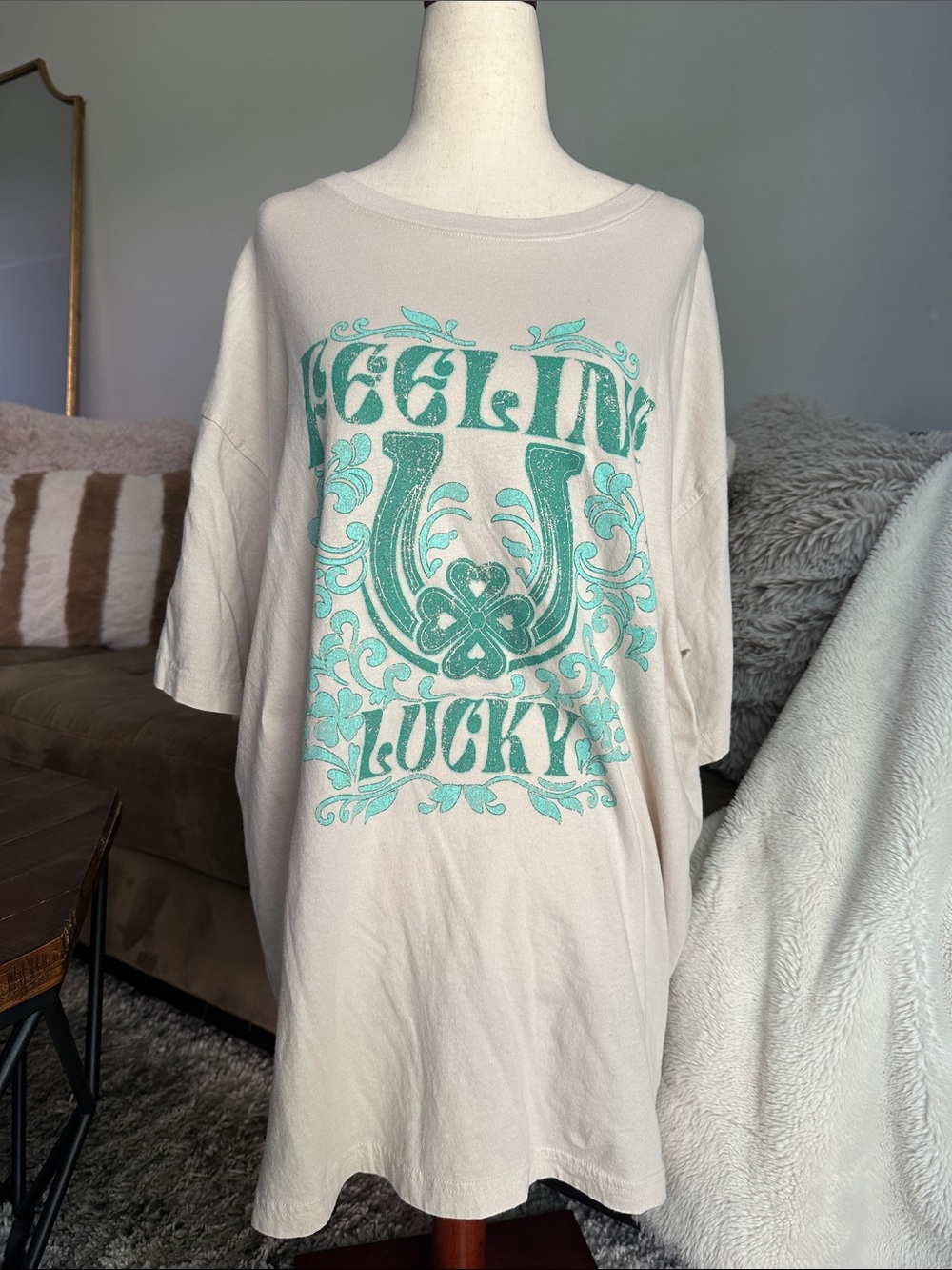 S/M Graphic Short Sleeve Tee in Cream with Teal Print